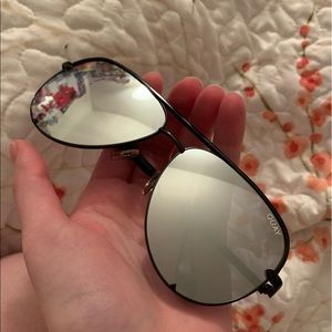 QUAY AUSTRALIA X DESI PERKINS HIGH KEY SILV/BLACK